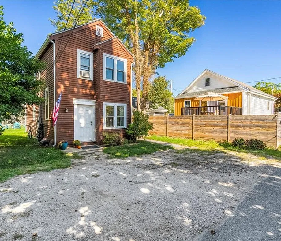3 bed, 1.5 bath, 1114 sqft, $3,300 — Photo 1