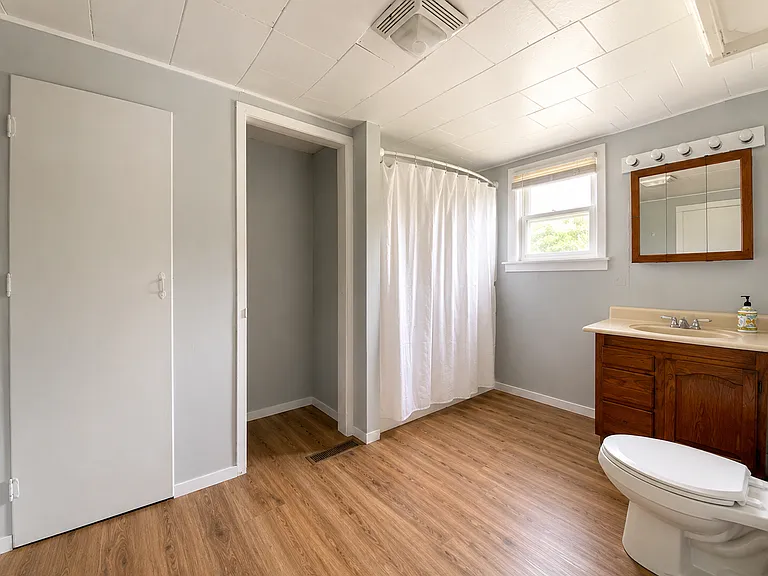 1105 Putnamville Ave — Photo 8