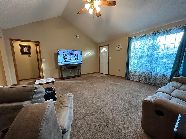 1302 Cloverleaf Ct — Photo 13