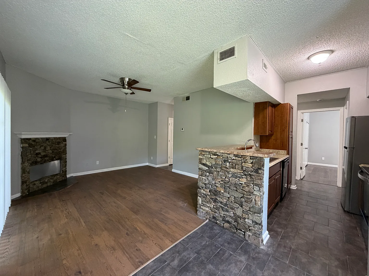 2 bed, $1,600 — Photo 4