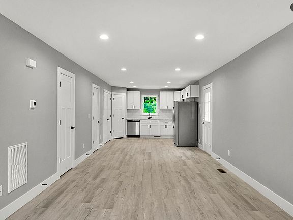 3rd image of 1116 Petes Rd #1