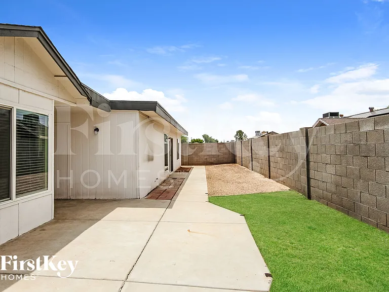8038 W Windrose Dr — Photo 15