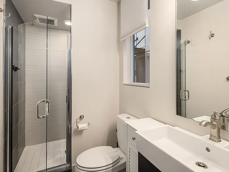 410 W Fulton St — Photo 7
