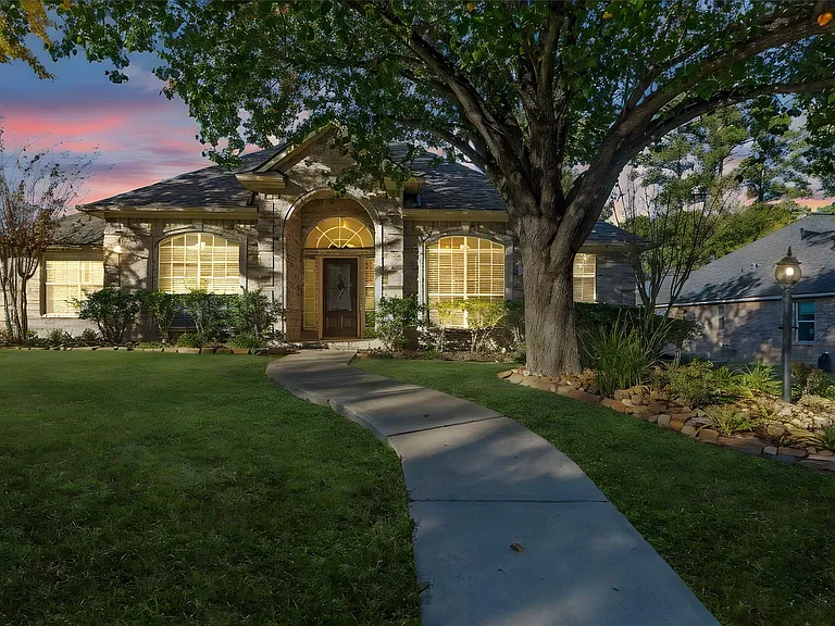 35 W Pines Dr — Photo 2