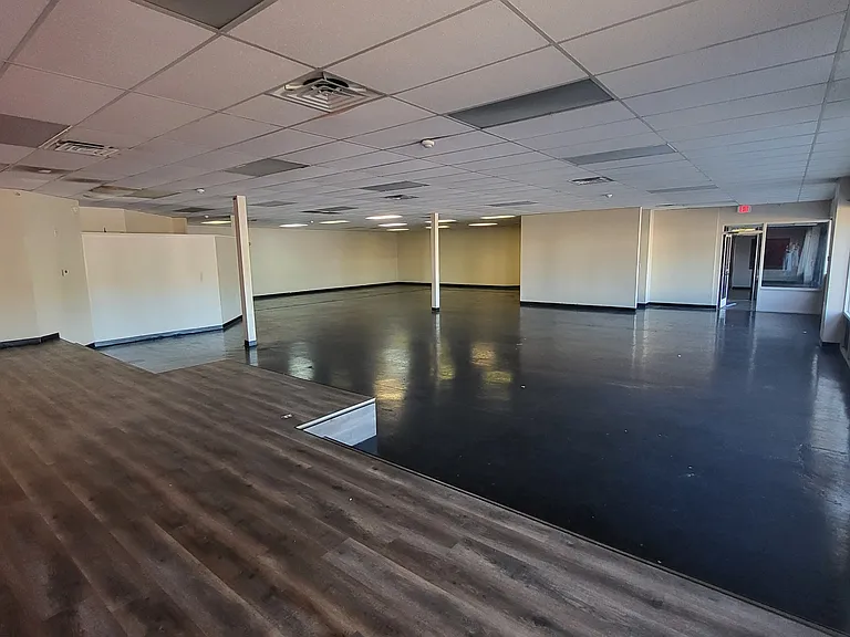 6001 Bartlett Center Dr — Photo 7