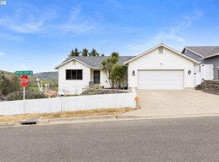 106 Umpqua View Dr, Roseburg, OR