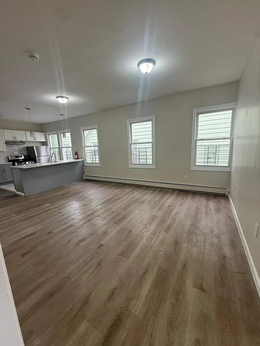 Building Photo - 22 Goodwin Ave #2F