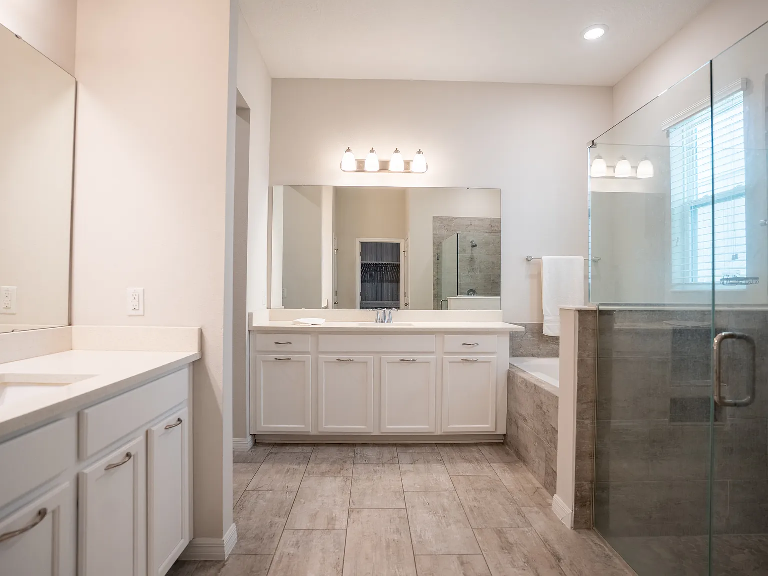6 bed, 4.5 bath, 4161 sqft, $7,500 — Photo 3
