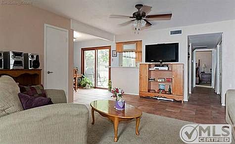 2nd image of 2831 Nova Dr
