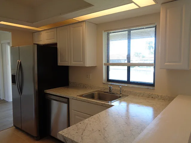 4412 SW 1st Pl — Photo 6