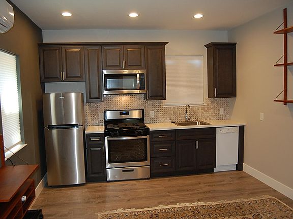2nd image of 961 Irvin Ct #1B