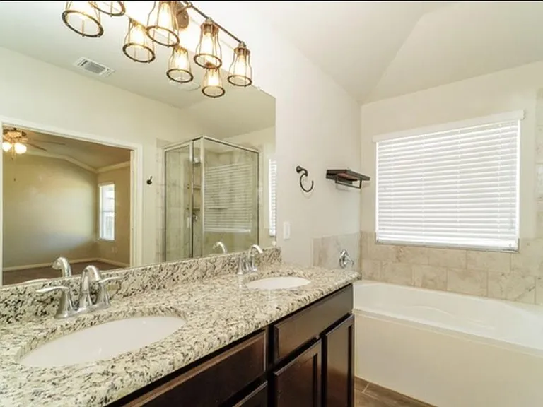945 Cypress Ml — Photo 9
