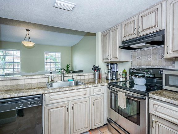 2nd image of 1050 Lake Shore Dr APT 105