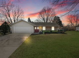 1158 N Russell Ave, Aurora, IL 60506