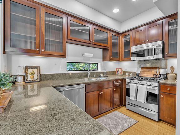 3rd image of 405 Palisade Dr