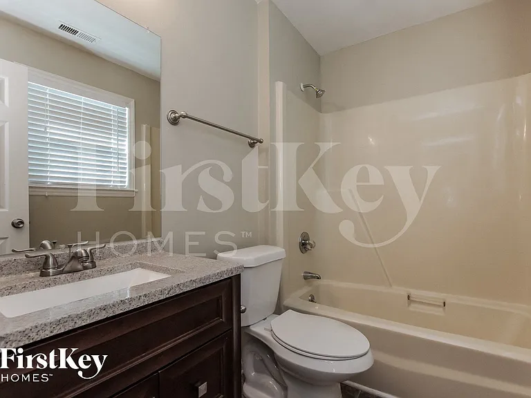3204 Faircroft Way — Photo 11
