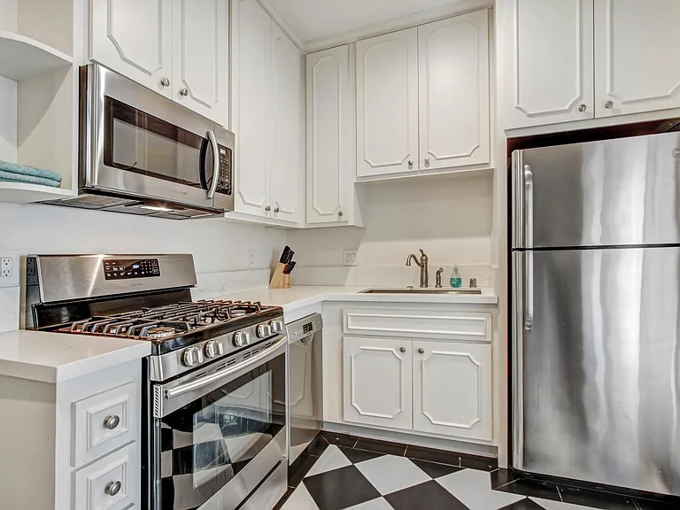 Studio Kitchen