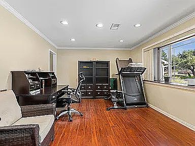 5th image of 10818 Hillcroft St