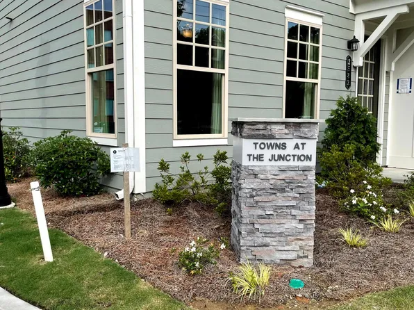 2679 Queenstown St, Norcross, GA 30071