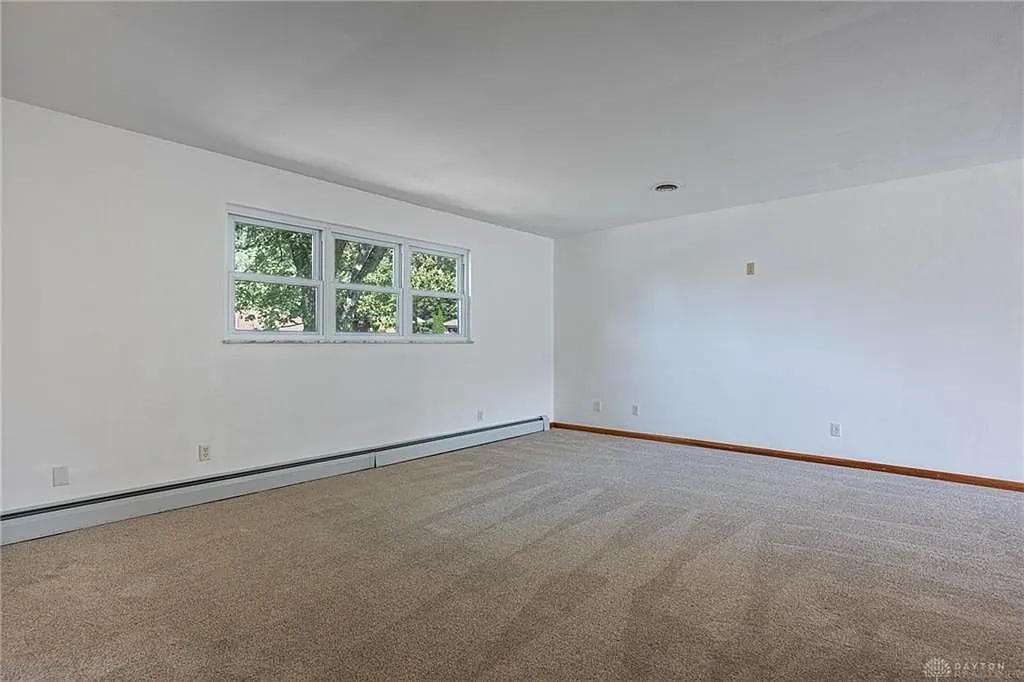 4 bed, 2.5 bath, 2208 sqft, $1,900 — Photo 4