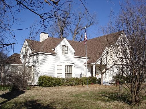 2nd image of 901 W Main St
