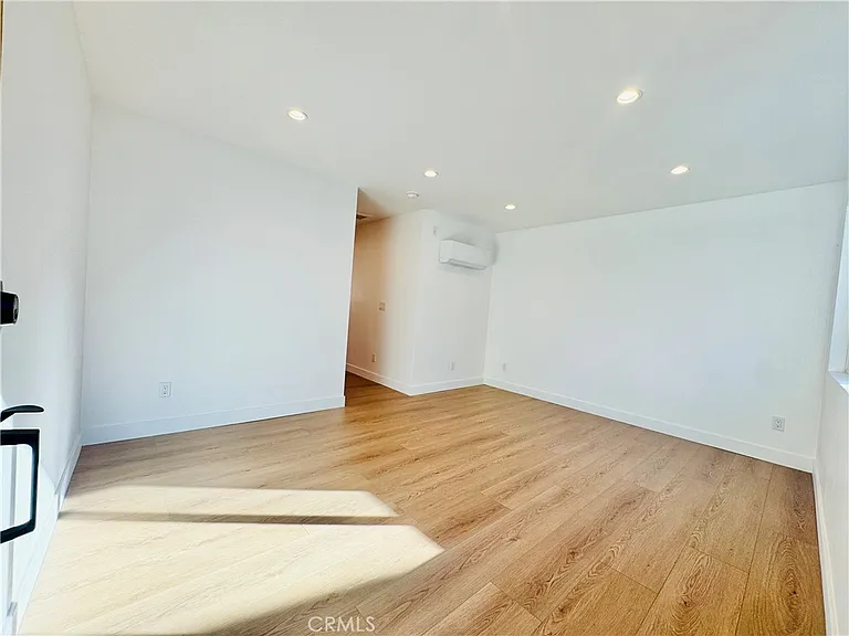 6860 Aura Ave — Photo 6