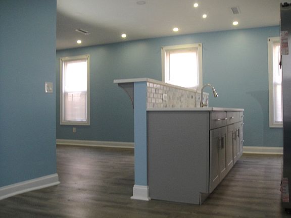 4th image of 231 S 5th Ave #1
