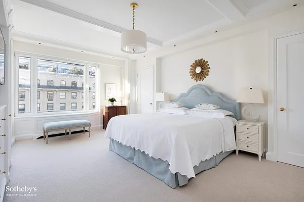 Sold by Sotheby's International Realty | media 10