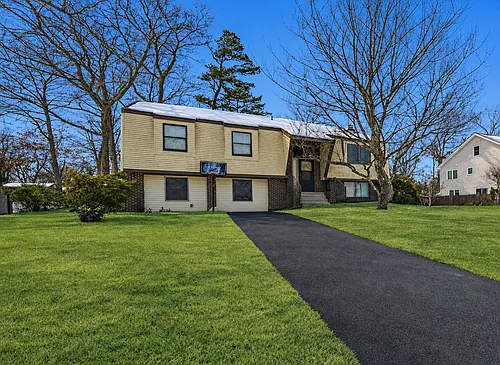10 Cambridge Dr Photo 1