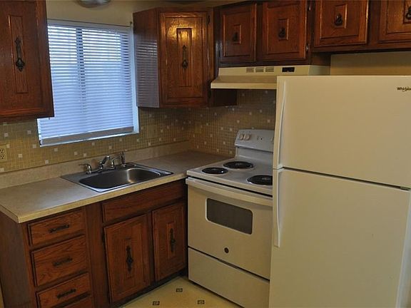 4th image of 242 Waterman Ave APT B4