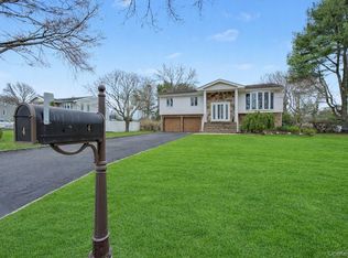 4 Bethal Ln, Commack, NY 11725