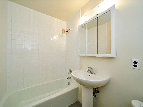 4th image of 9 Lake St #12D
