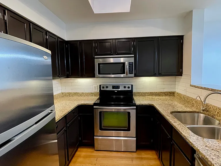 2000 Greenway Ave #3B — Photo 6