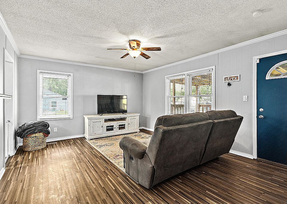 1st image of 6105 Everett Ave