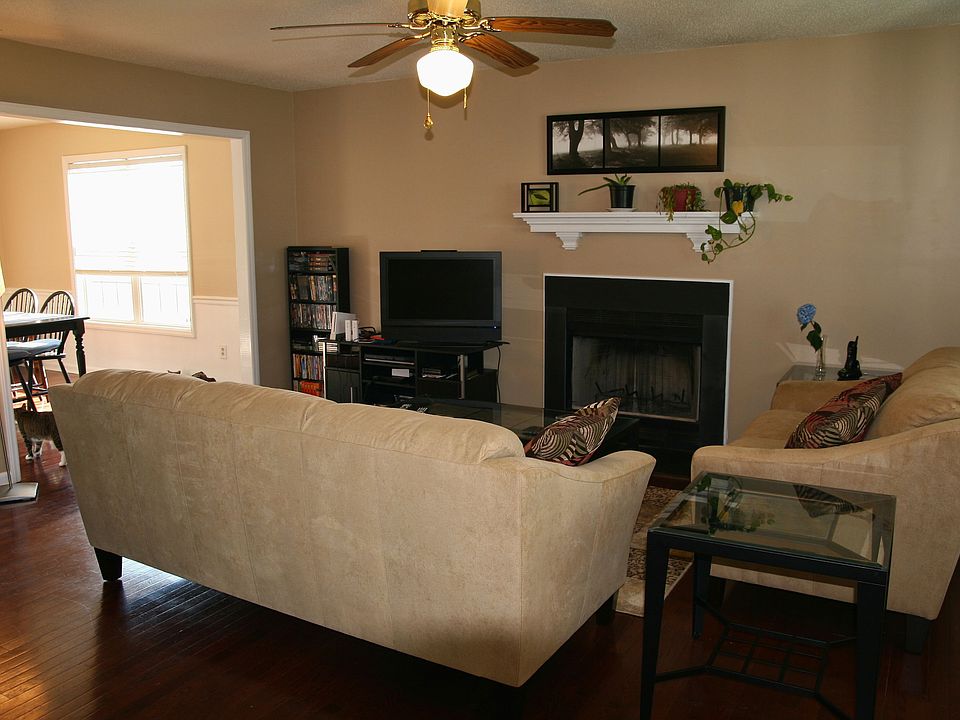 2nd image of 520 Pecan Ridge Cir