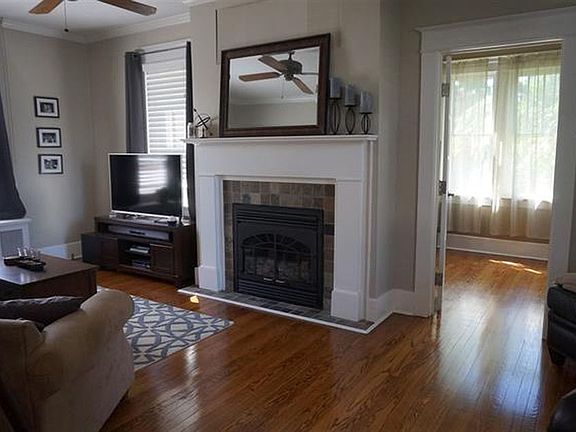 Living Room w/ Gas Fireplace