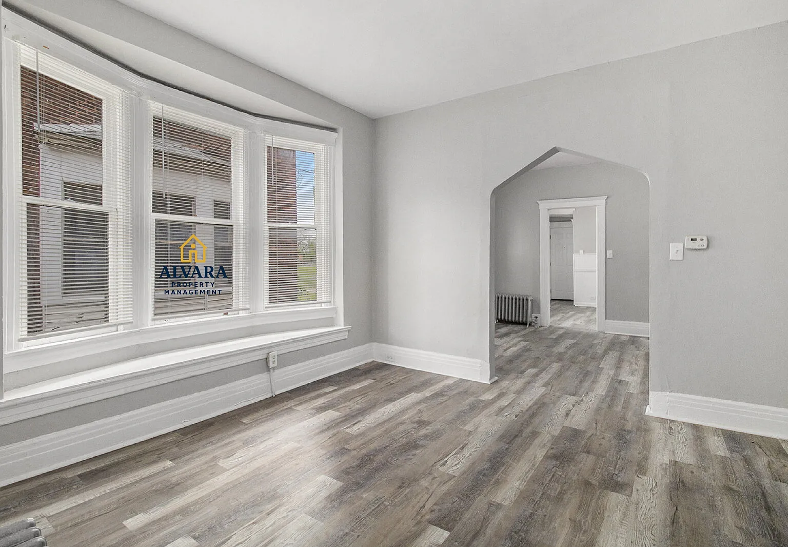 3 bed, 1.0 bath, 1317 sqft, $1,100 — Photo 3