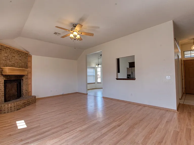 1220 Eastridge Dr — Photo 2