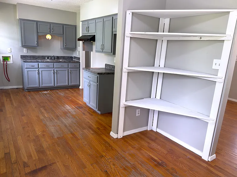 1100 Danita Cv — Photo 4