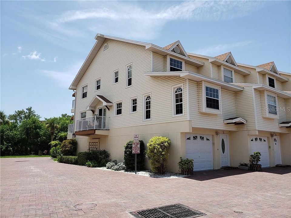 1st image of 19651 Gulf Blvd APT B3