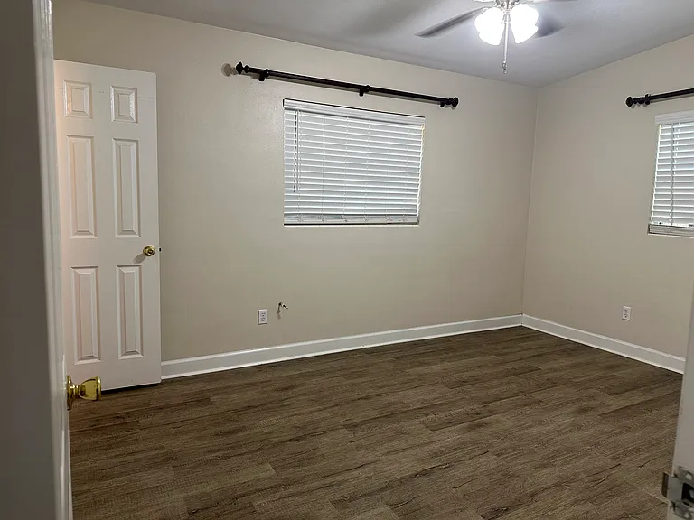 3721 Surrey Dr — Photo 12