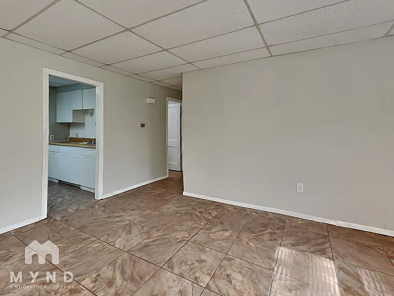 1256 S Willow Ln — Photo 4