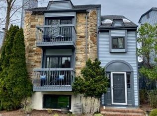 41 Edinborough Ct, Hackettstown, NJ 07840