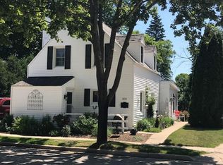 5610 Apricot Ct, Greendale, WI 53129