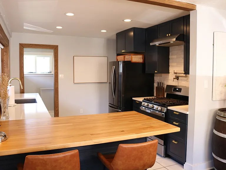 1010 E Elm Ave — Photo 8