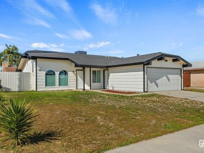 1911 Sierra Vista Dr, Delano, CA, 93215