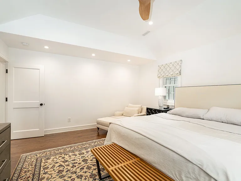 10 Loewen Ct — Photo 25