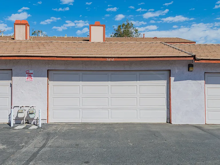 5212 Berkshire Way — Photo 28