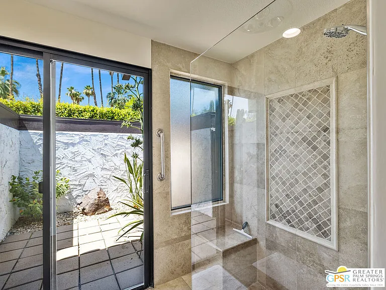 1347 Primavera Dr — Photo 34