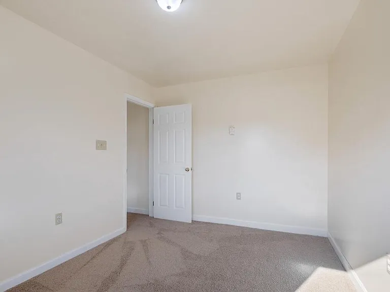 25 N Maple Ave — Photo 16